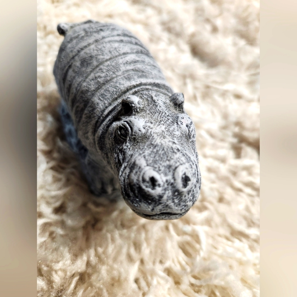 Mount St. Helens Volcanic Ash Adorable Hippo Sculpture 4.25 X 2.5